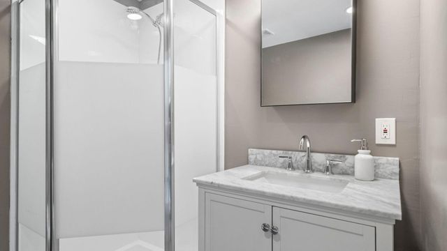 20 W Medlock Drive, Phoenix, AZ 85013