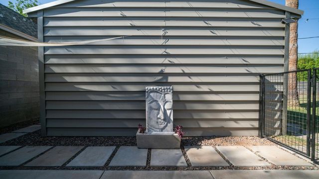 20 W Medlock Drive, Phoenix, AZ 85013