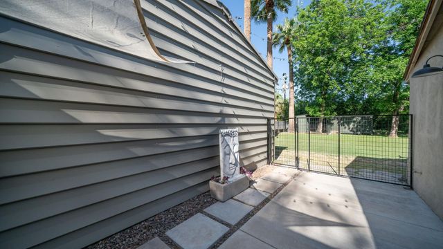 20 W Medlock Drive, Phoenix, AZ 85013