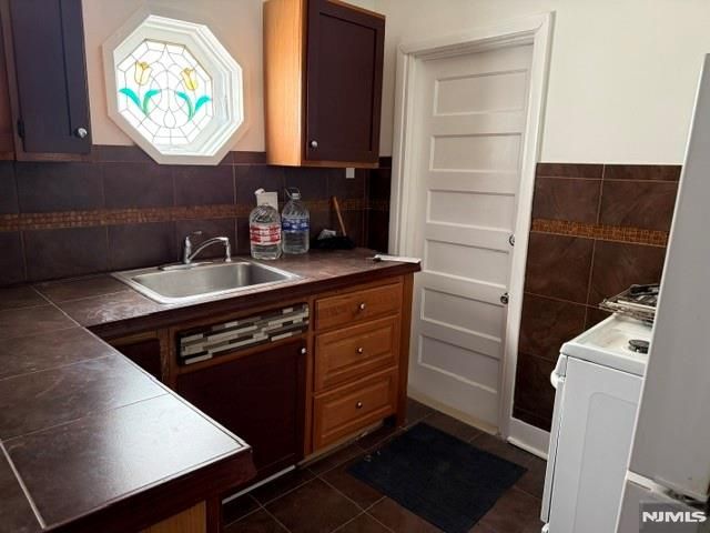 8 Maple Avenue, Montclair, NJ 07042
