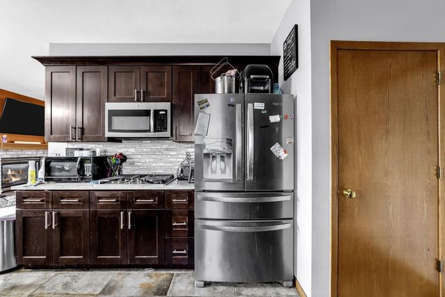2328 Brookstone LANE, Waukesha, WI 53188