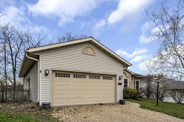 2328 Brookstone LANE, Waukesha, WI 53188