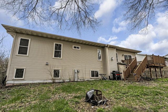 2328 Brookstone LANE, Waukesha, WI 53188