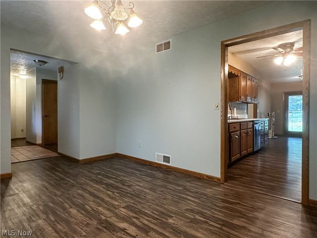 1060 Broadway Avenue SE, Warren, OH 44484