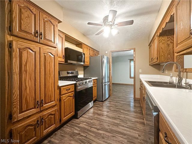 1060 Broadway Avenue SE, Warren, OH 44484