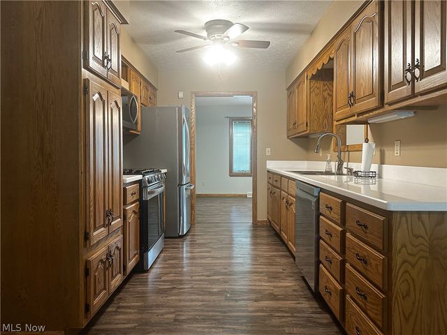 1060 Broadway Avenue SE, Warren, OH 44484
