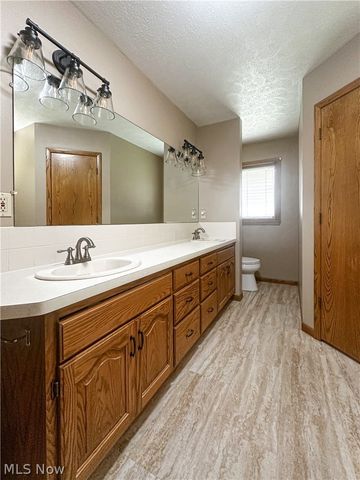 1060 Broadway Avenue SE, Warren, OH 44484
