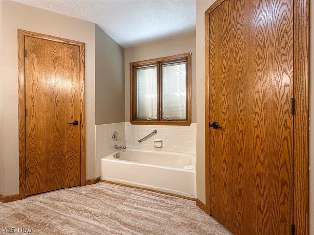 1060 Broadway Avenue SE, Warren, OH 44484