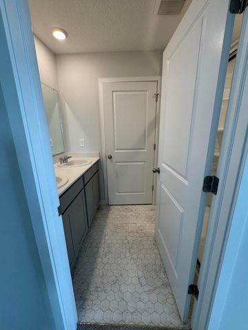 6318 Marinelli Drive S, Columbus, OH 43228