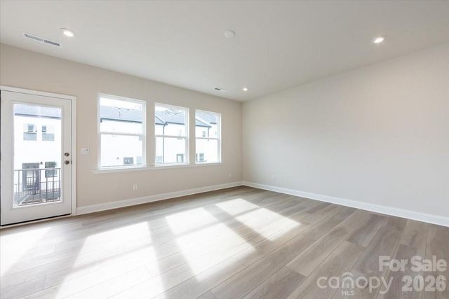 909 Archway Lane, Charlotte, NC 28217