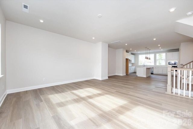 909 Archway Lane, Charlotte, NC 28217