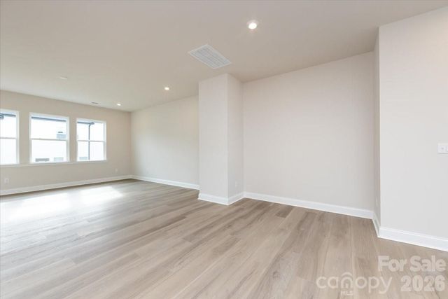 909 Archway Lane, Charlotte, NC 28217