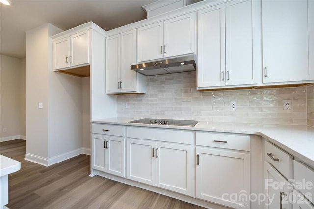 909 Archway Lane, Charlotte, NC 28217