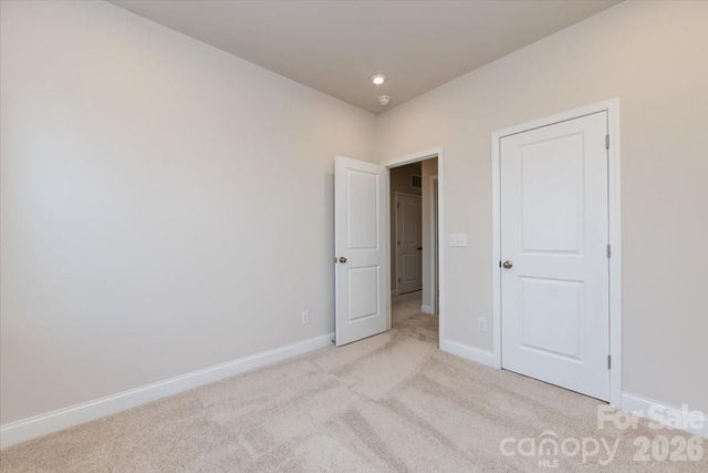 909 Archway Lane, Charlotte, NC 28217