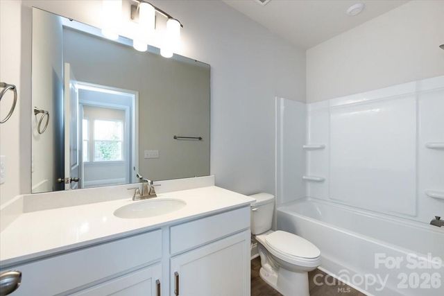 909 Archway Lane, Charlotte, NC 28217