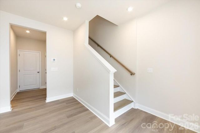 909 Archway Lane, Charlotte, NC 28217