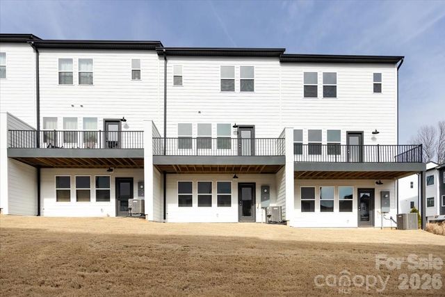 909 Archway Lane, Charlotte, NC 28217