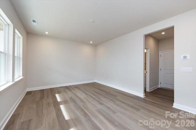 909 Archway Lane, Charlotte, NC 28217