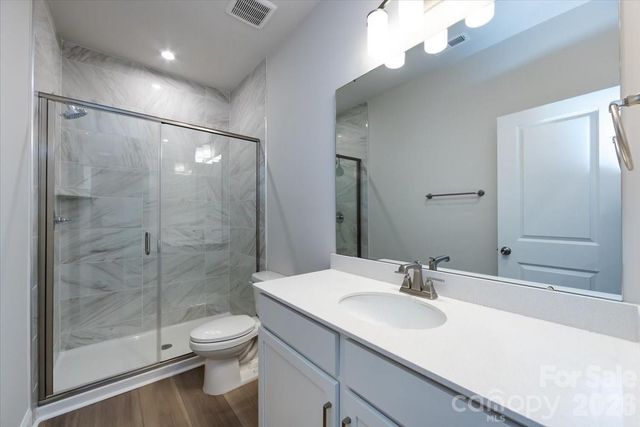 909 Archway Lane, Charlotte, NC 28217