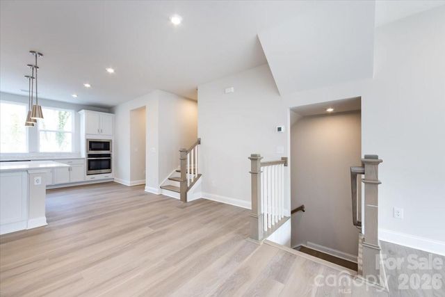 909 Archway Lane, Charlotte, NC 28217