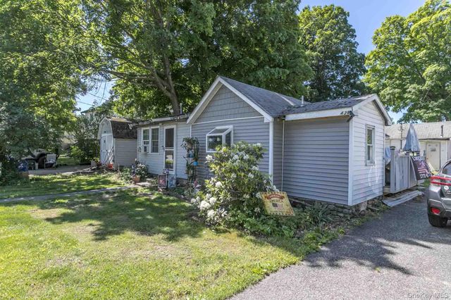 43 Oak Street, Greenwood Lake, NY 10925