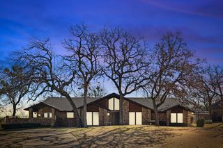 801 Timberview Court S, Fort Worth, TX 76112