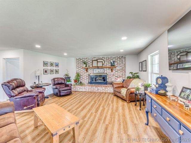 5123 N 116th West Avenue, Sand Springs, OK 74063