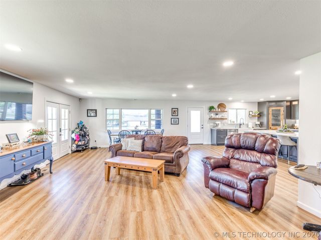 5123 N 116th West Avenue, Sand Springs, OK 74063