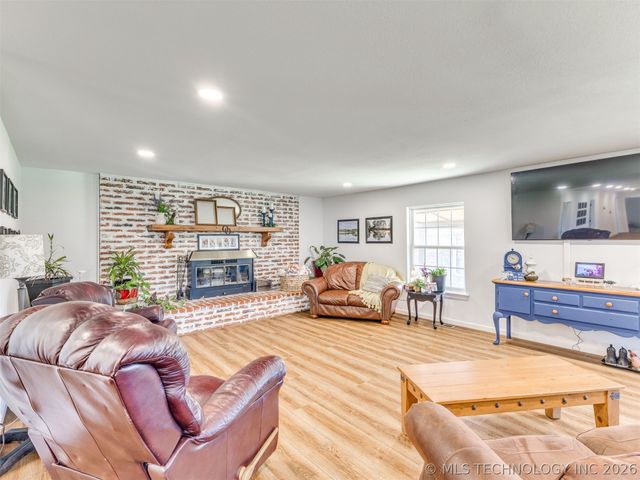 5123 N 116th West Avenue, Sand Springs, OK 74063