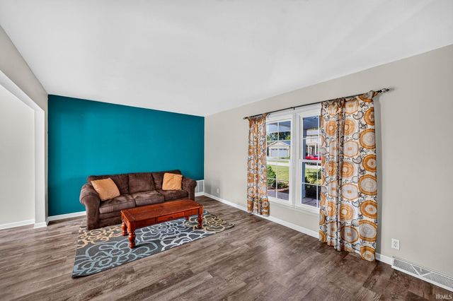 1352 Roelke Drive, South Bend, IN 46614