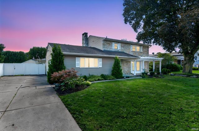 1352 Roelke Drive, South Bend, IN 46614