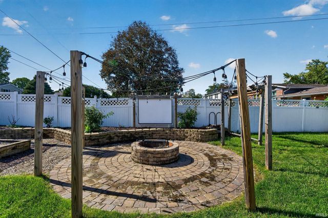 1352 Roelke Drive, South Bend, IN 46614