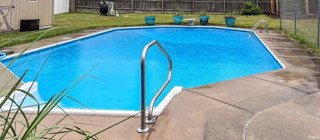 1352 Roelke Drive, South Bend, IN 46614