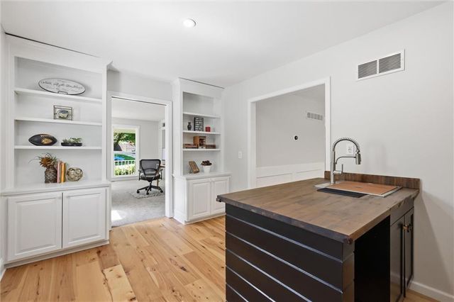 7621 Acuff Lane, Lenexa, KS 66216