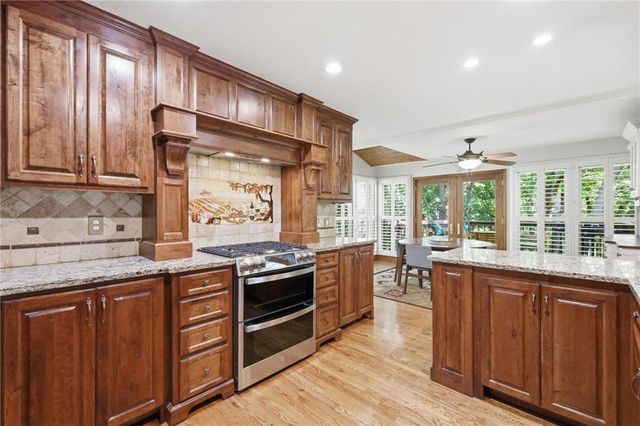 7621 Acuff Lane, Lenexa, KS 66216