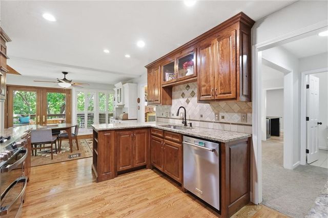 7621 Acuff Lane, Lenexa, KS 66216