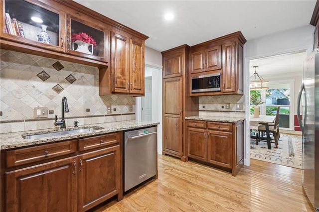 7621 Acuff Lane, Lenexa, KS 66216
