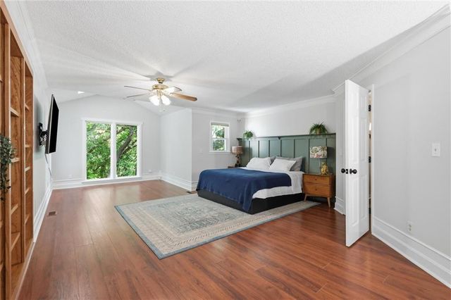 7621 Acuff Lane, Lenexa, KS 66216