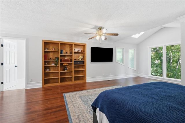 7621 Acuff Lane, Lenexa, KS 66216