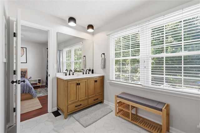 7621 Acuff Lane, Lenexa, KS 66216