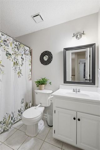 7621 Acuff Lane, Lenexa, KS 66216