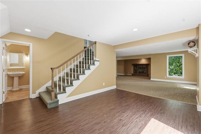 7621 Acuff Lane, Lenexa, KS 66216