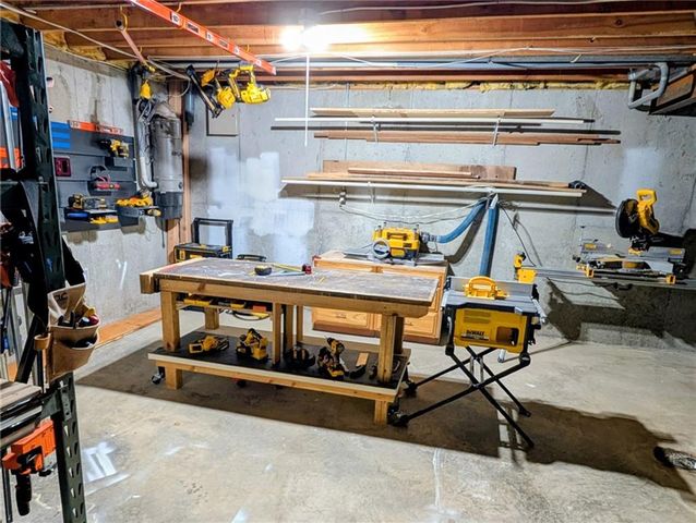 7621 Acuff Lane, Lenexa, KS 66216