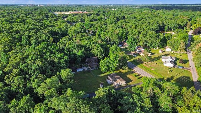 51748 Juniper Road, South Bend, IN 46637