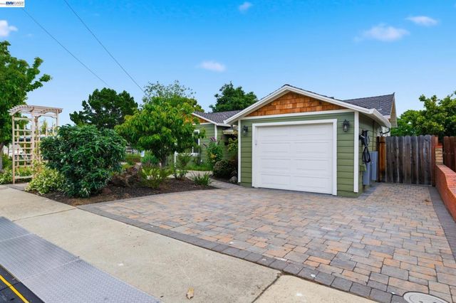 2651 Ione Ave, Castro Valley, CA 94546