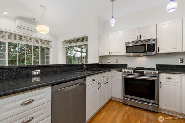 18656 NE 56th Court, Redmond, WA 98052