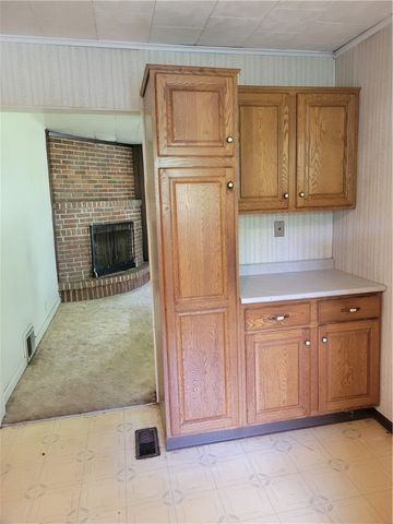 36 Daisytown Rd, Centerville, PA 15427