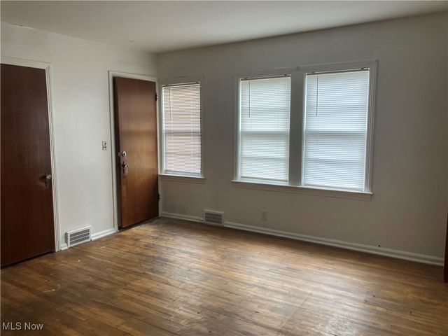 1659 Ivydale Road, Cleveland Heights, OH 44118