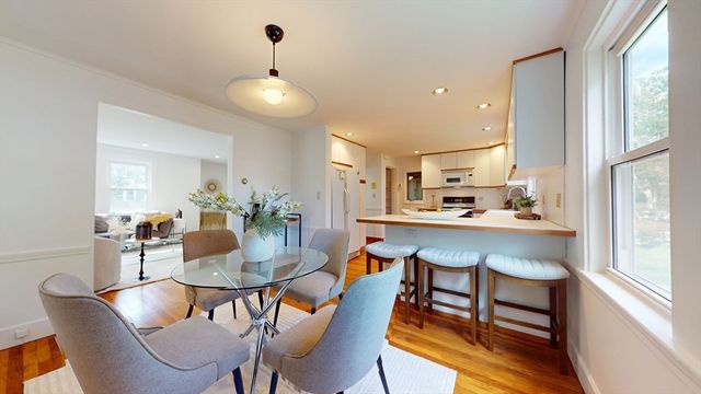 125 Oakdale Rd, Newton, MA 02461