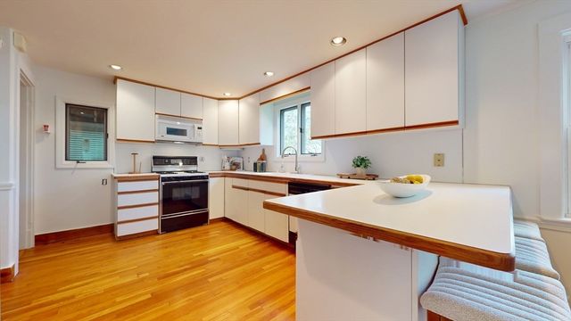 125 Oakdale Rd, Newton, MA 02461